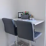 Delphi Court - Large 1 Bed -sleeps 4, Near Sea/beach - Free Wifi Apartment