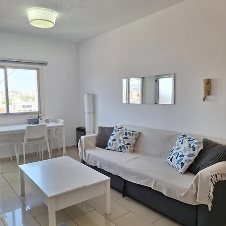 Delphi Court - Large 1 Bed -sleeps 4, Near Sea/beach - Free Wifi Limassol