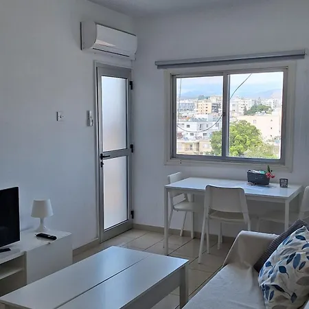 Delphi Court - Large 1 Bed -sleeps 4, Near Sea/beach - Free Wifi * Limassol