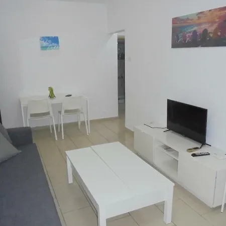 Delphi Court - Large 1 Bed -sleeps 4, Near Sea/beach - Free Wifi דירה *