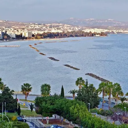 Delphi Court - Large 1 Bed -sleeps 4, Near Sea/beach - Free Wifi Limasol