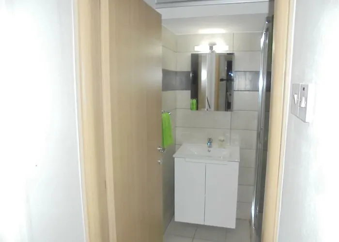 Delphi Court - Large 1 Bed -sleeps 4, Near Sea/beach - Free Wifi アパート リマソール