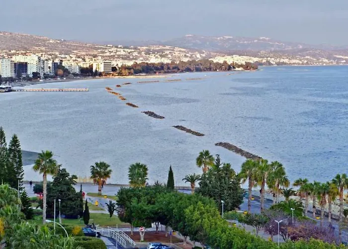 Delphi Court - Large 1 Bed -sleeps 4, Near Sea/beach - Free Wifi 利马索尔