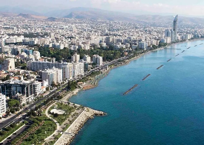 Delphi Court - Large 1 Bed -sleeps 4, Near Sea/beach - Free Wifi Lägenhet Limassol