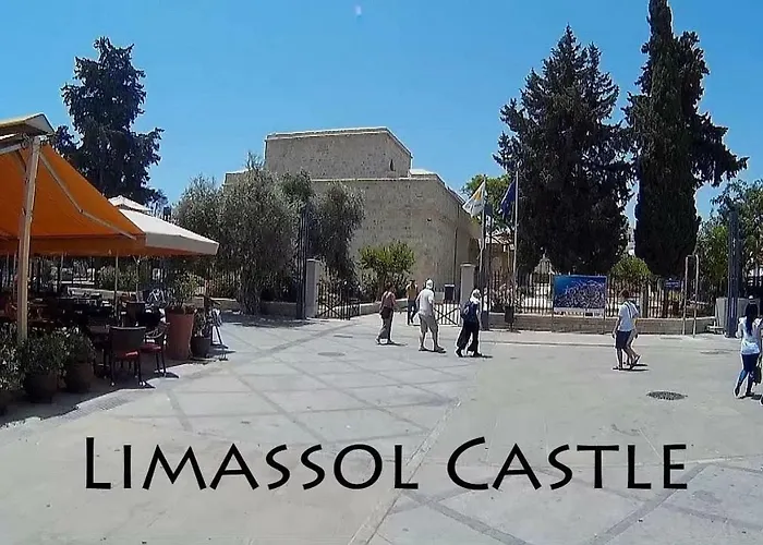 Delphi Court - Large 1 Bed -sleeps 4, Near Sea/beach - Free Wifi Lägenhet Limassol